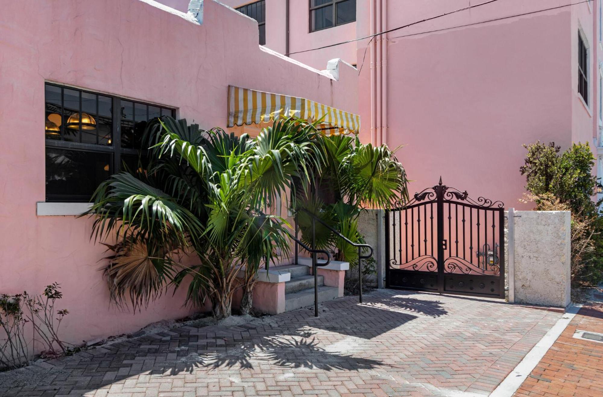 Roami At Tower Hotel - Calle Ocho Miami Dış mekan fotoğraf